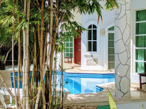 2 Homes together! up to 50 guests, 18 bedrooms Pool, Roof w whirlpool, BEST LOCATION walk to beach, 5th ave, Cozumel Ferry, Villas Castillo Blanco